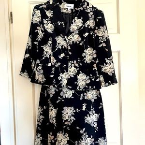 Item Skirt Suit Set. Black & White floral. Size 4